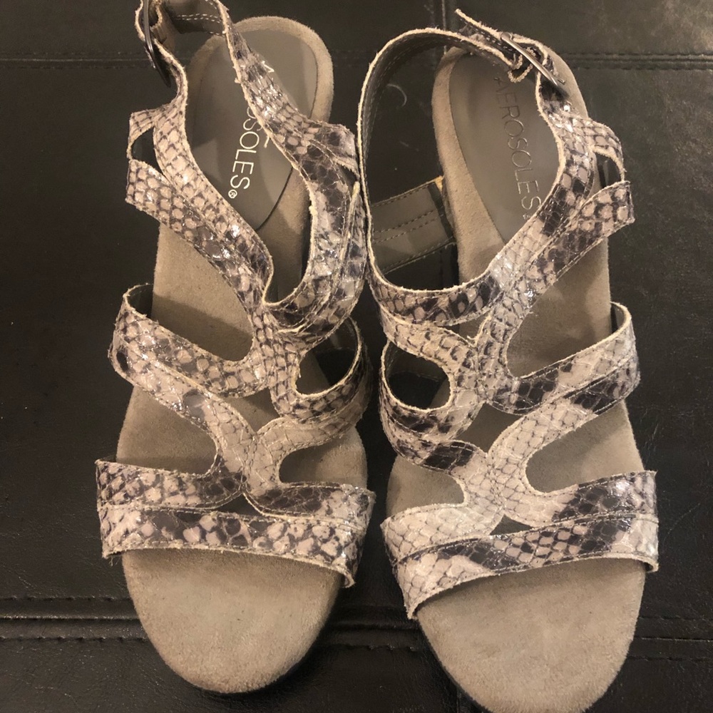 6 1/2 Gray Snakeskin print Aerosoles Sandals